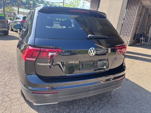 Used 2018 Volkswagen Tiguan S image 7