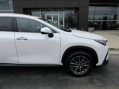 Used 2023 Lexus NX 350h 350h Premium image 12