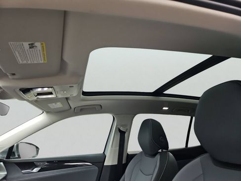 Certified 2026 Volkswagen Tiguan SE AWD/4WD image 15
