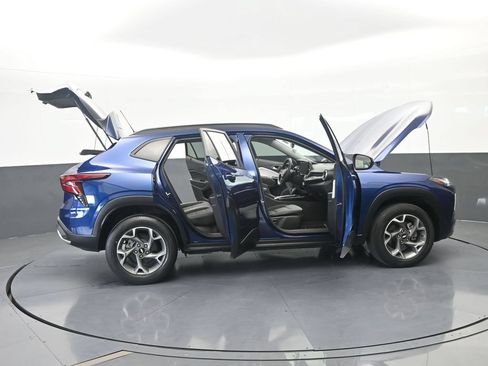 Used 2024 Chevrolet Trax LT FWD image 58