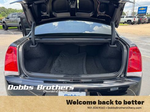 Used 2018 Chrysler 300 Touring L RWD image 38