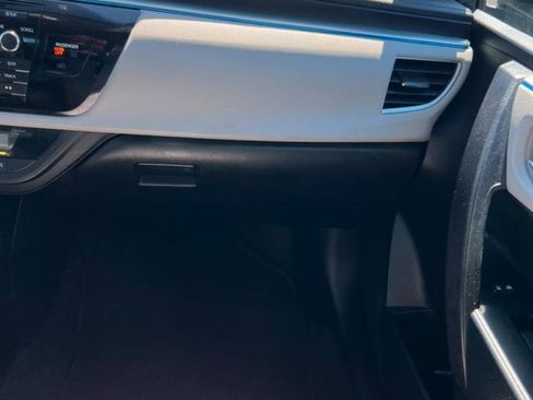 Used 2015 Toyota Corolla LE FWD image 30