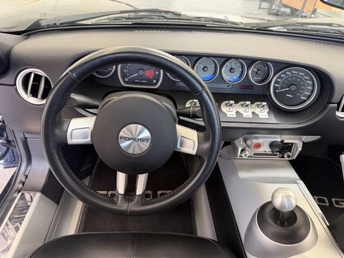 Used 2005 Ford GT RWD image 27