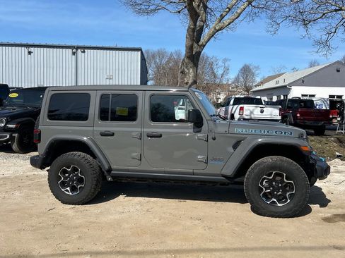 Used 2022 Jeep Wrangler Unlimited Rubicon 4xe w/ Cold Weather Group AWD/4WD image 8
