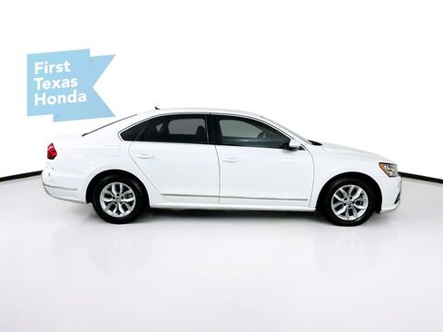 Used 2017 Volkswagen Passat 1.8T S image 8