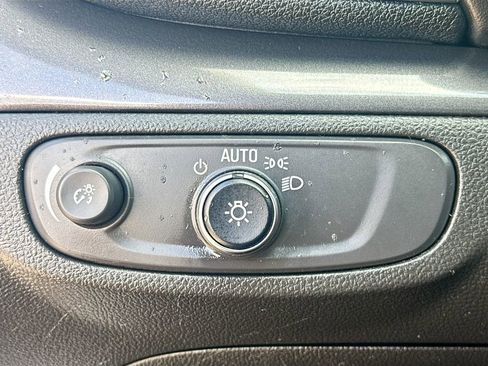 Used 2021 Buick Encore Preferred AWD/4WD image 10
