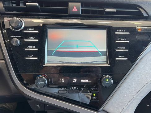 Used 2019 Toyota Camry SE FWD image 16