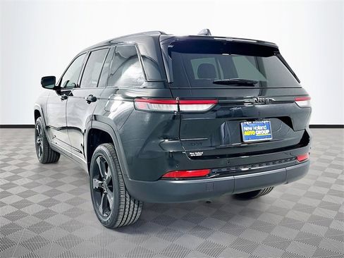New 2025 Jeep Grand Cherokee Altitude image 21