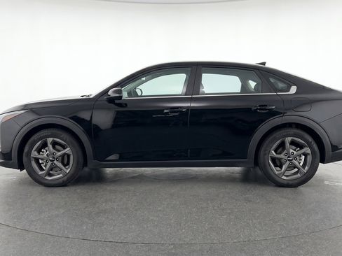 Used 2025 Kia K4 LXS FWD image 5