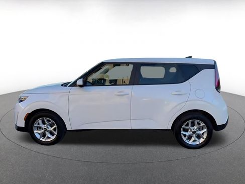Used 2025 Kia Soul LX w/ LX Technology Package image 8