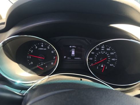 Used 2021 Kia Sedona LX image 5