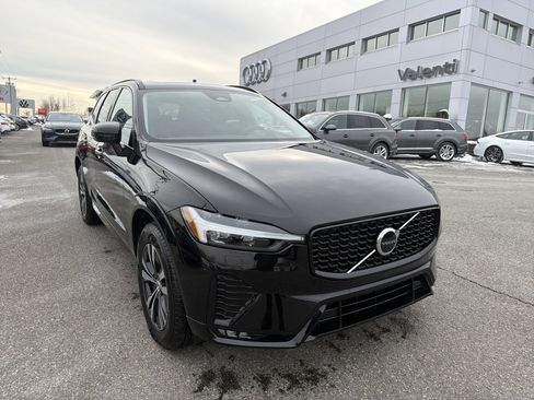 Used 2025 Volvo XC60 B5 Core image 1