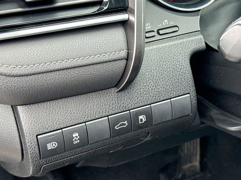 Used 2018 Toyota Camry XSE image 10