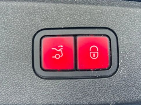 Used 2014 Mercedes-Benz E 350 4MATIC Sedan image 46