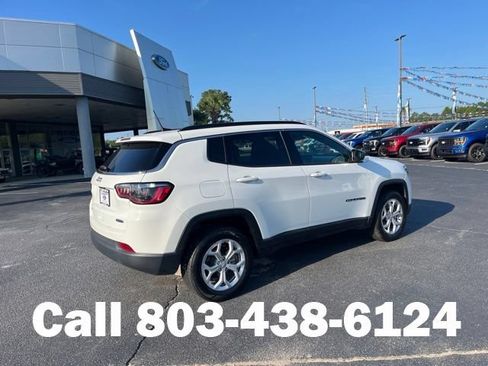 Used 2024 Jeep Compass Latitude AWD/4WD image 3
