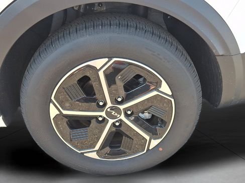 Used 2025 Kia Niro EX image 11