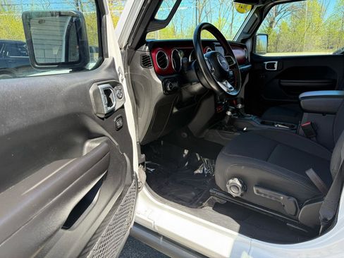Used 2021 Jeep Wrangler Unlimited Rubicon w/ Uconnect 4C Nav & Sound Group AWD/4WD image 14
