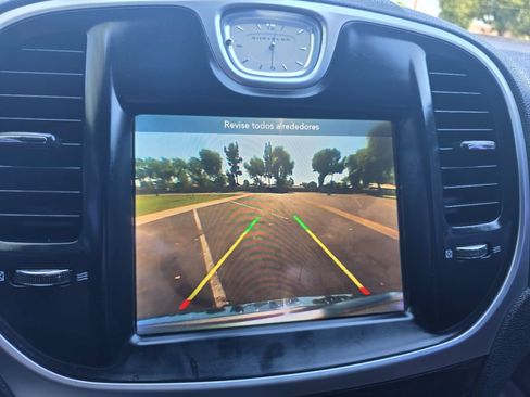 Used 2018 Chrysler 300 Limited RWD image 20