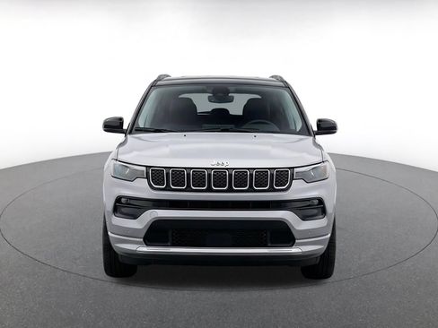 Used 2025 Jeep Compass Limited AWD/4WD image 2