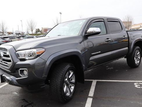 Used 2018 Toyota Tacoma Limited image 8
