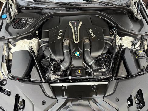 Used 2018 BMW M550i xDrive image 10