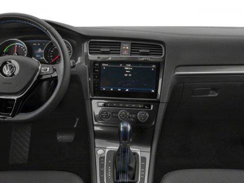 Used 2017 Volkswagen e-Golf SE image 10