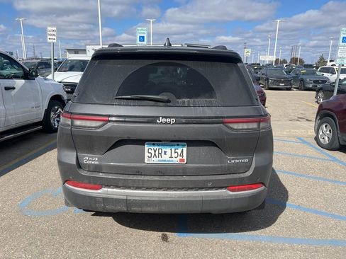Used 2025 Jeep Grand Cherokee Limited image 3