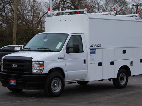 New 2026 Ford E-350 and Econoline 350 Super Duty w/ Power Equipment Group image 3