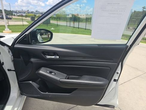 Used 2025 Nissan Altima 2.5 SV FWD image 20