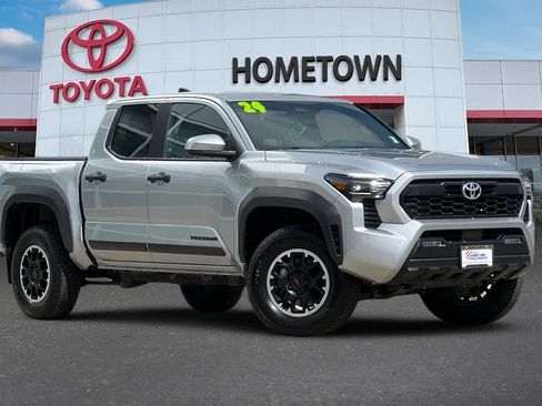Certified 2024 Toyota Tacoma TRD Off-Road image 2