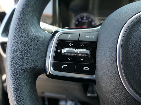 Used 2023 Kia Sorento LX FWD image 15