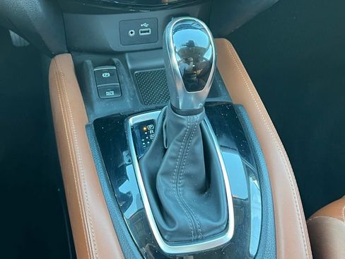 Used 2018 Nissan Rogue SL w/ Premium Package image 33