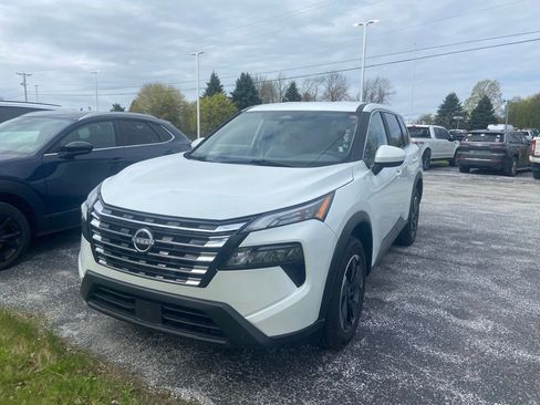 Used 2025 Nissan Rogue SV AWD/4WD image 3