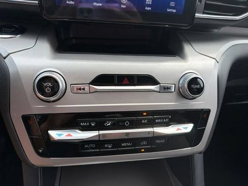 Used 2023 Ford Explorer XLT w/ Equipment Group 202A AWD/4WD image 36