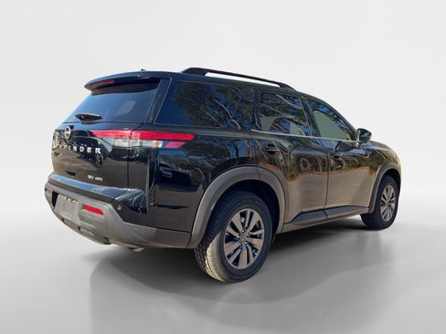 Used 2024 Nissan Pathfinder SV image 5