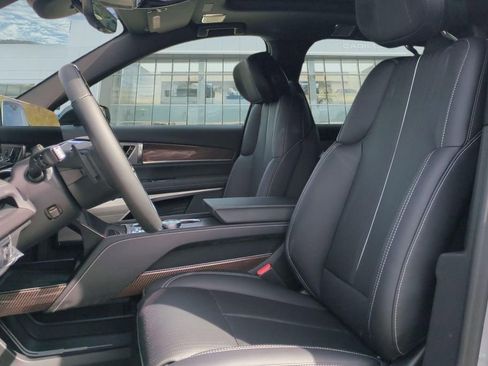 New 2026 Cadillac Vistiq Luxury w/ LPO, Floor Liner Package AWD/4WD image 12