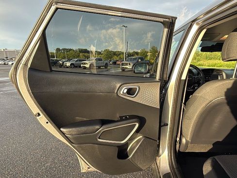 Used 2023 Kia Soul LX w/ Option Group 015 FWD image 19