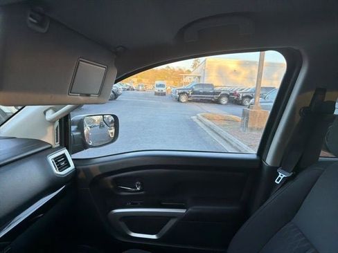 Used 2017 Nissan Titan SV image 25
