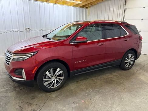 Used 2023 Chevrolet Equinox Premier AWD/4WD image 4