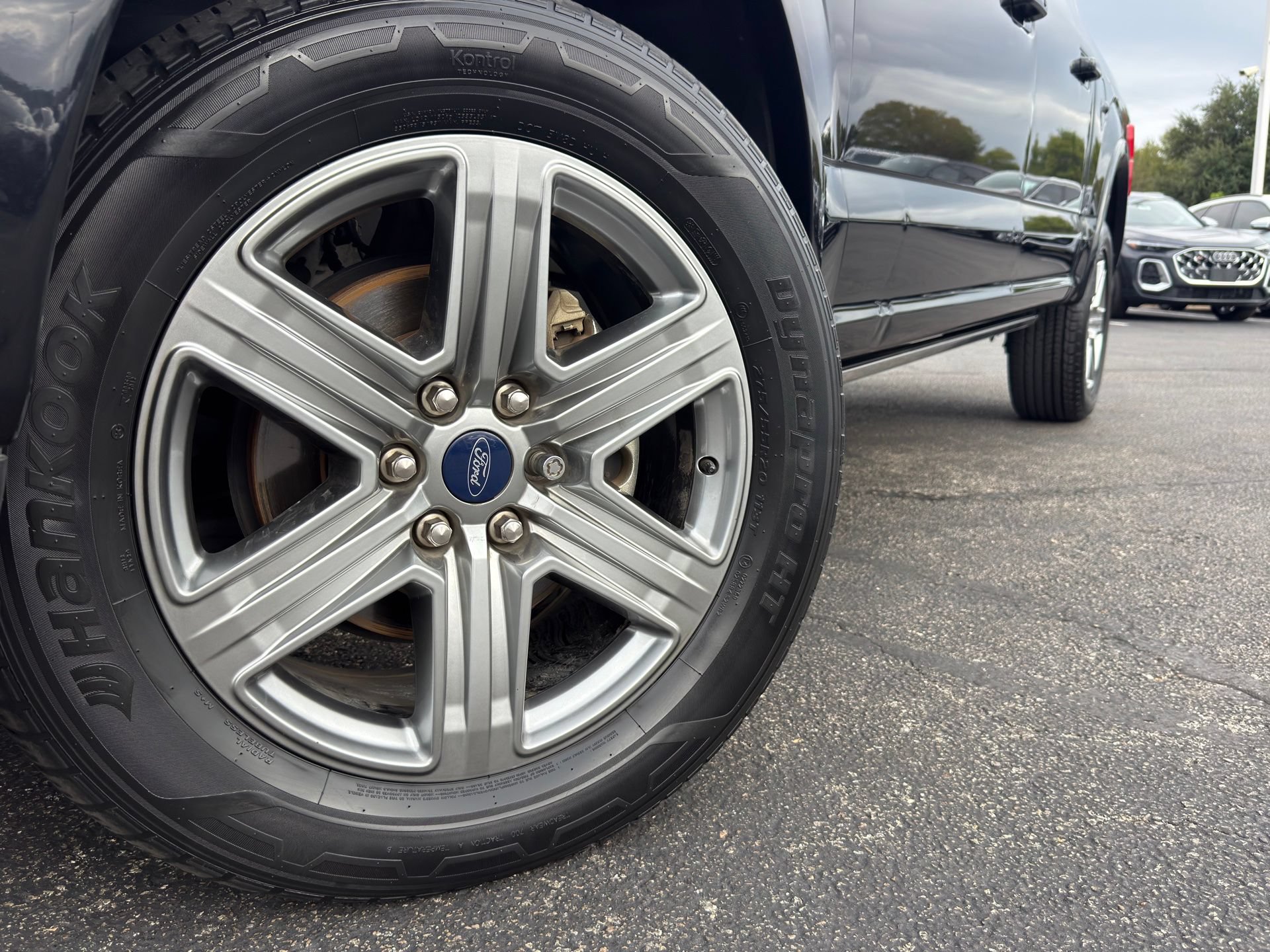 Used 2018 Ford F150 Lariat w/ Equipment Group 502A Luxury AWD/4WD image 4