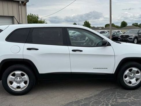 Used 2017 Jeep Cherokee Sport w/ Safety Group AWD/4WD image 7