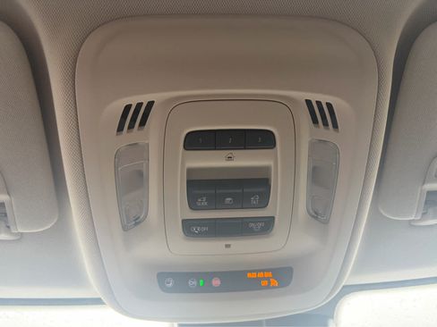 Used 2023 Buick Envision Avenir AWD/4WD image 23