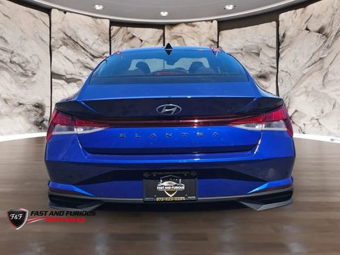 Used 2023 Hyundai Elantra SEL w/ Preferred Accessory Package FWD image 23