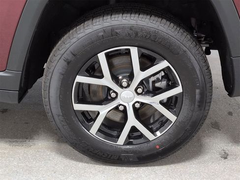 Used 2025 Jeep Grand Cherokee L Limited image 14