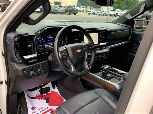 Used 2023 Chevrolet Silverado 1500 High Country w/ Technology Package AWD/4WD image 13