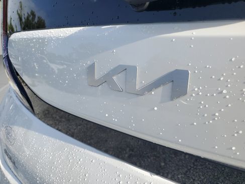 Used 2025 Kia Soul LX w/ LX Technology Package FWD image 30