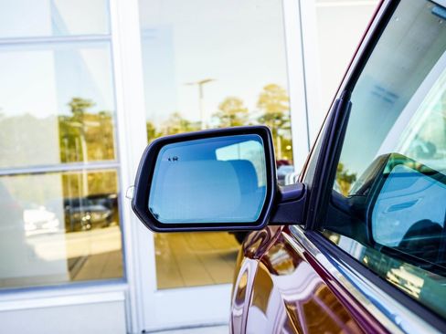 Used 2023 GMC Acadia Denali w/ Denali Ultimate Package image 12