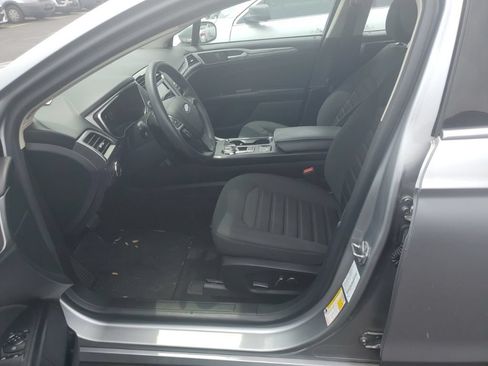 Used 2020 Ford Fusion SE FWD image 4