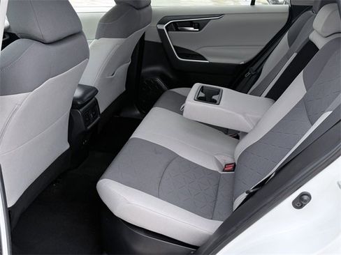 Certified 2021 Toyota RAV4 XLE image 21