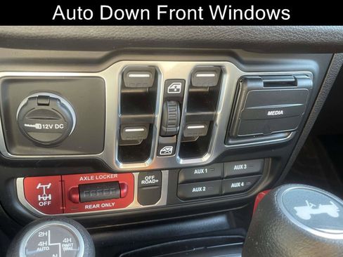 Used 2025 Jeep Wrangler Willys image 8